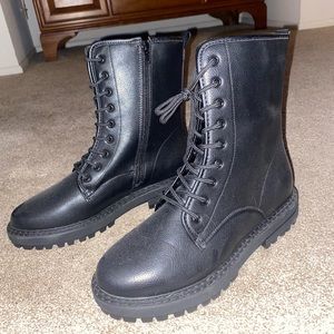 Never worn, all black, combat boots!